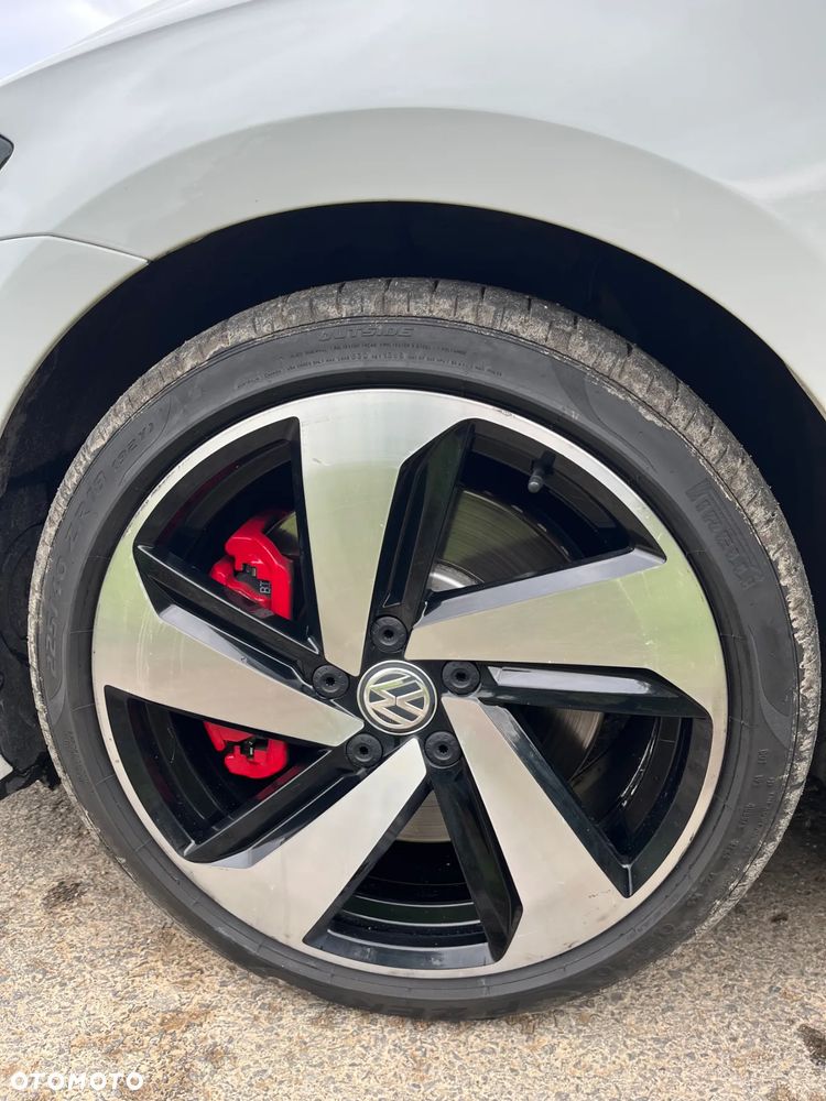 Volkswagen Golf - 17