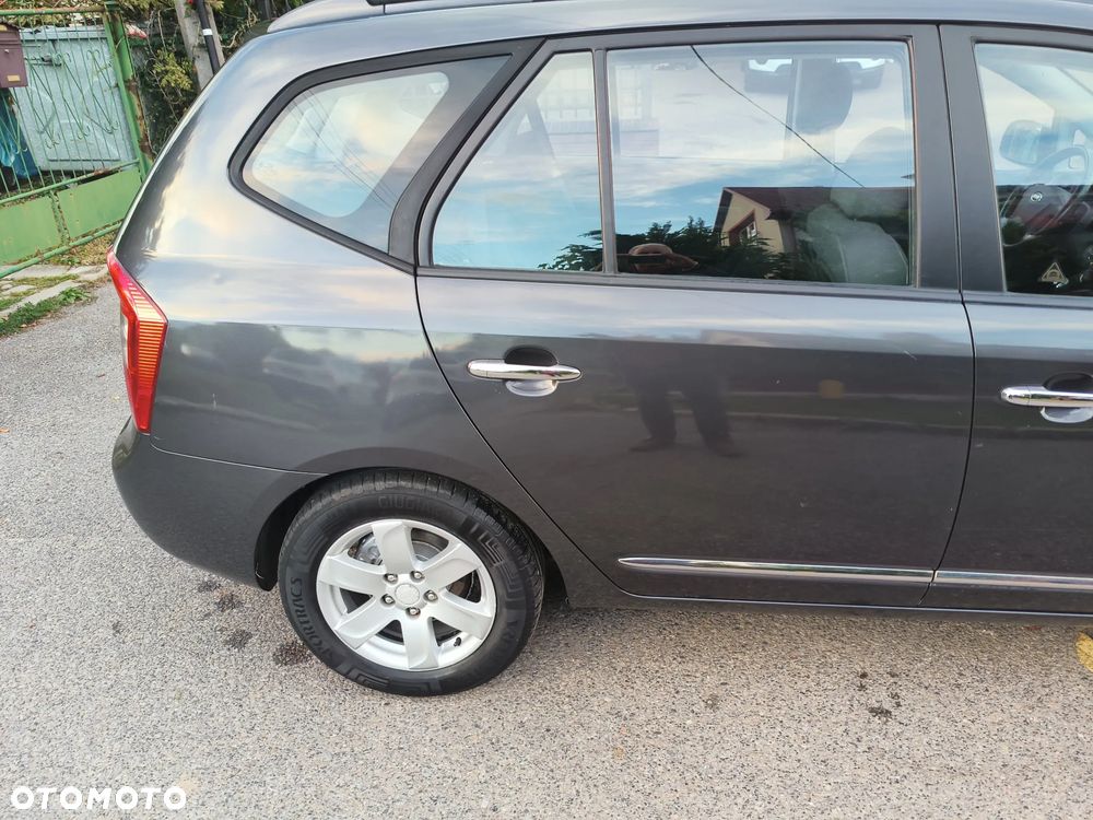 Kia Carens 2.0 CVVT Spirit - 29