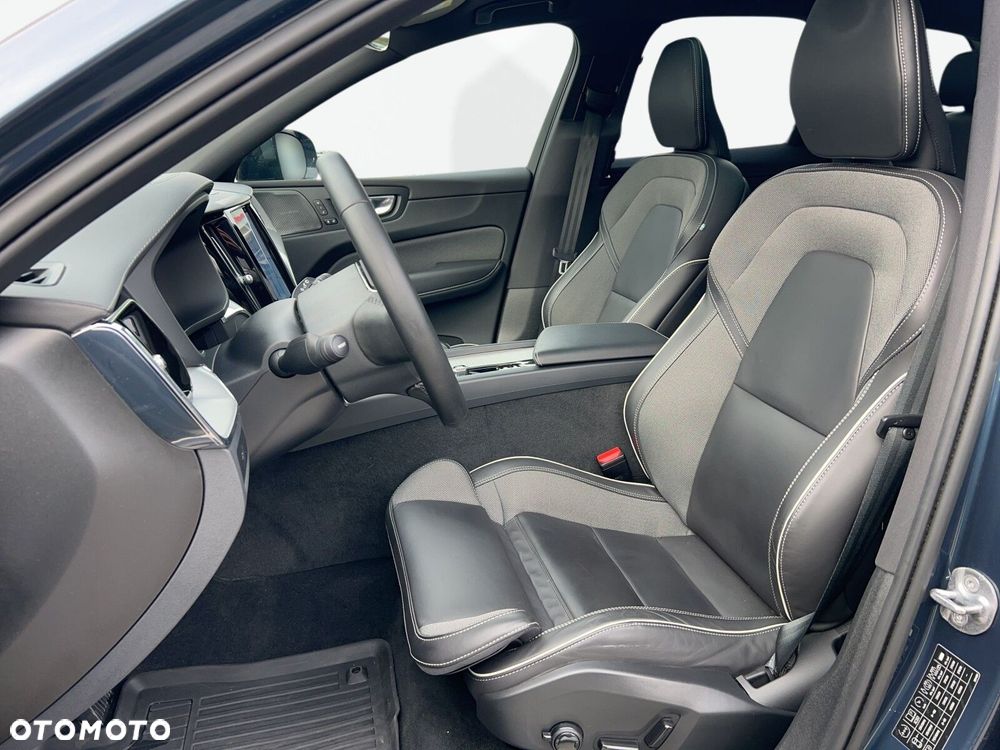 Volvo XC 60 B5 D AWD Ultimate Dark - 10