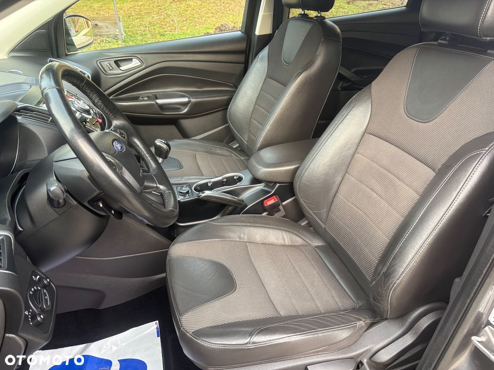 Ford Kuga 2.0 TDCi 4x4 Titanium - 37