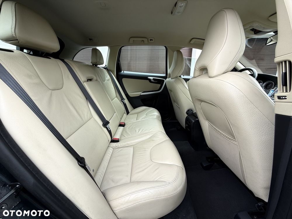 Volvo XC 60 DRIVe Momentum - 23