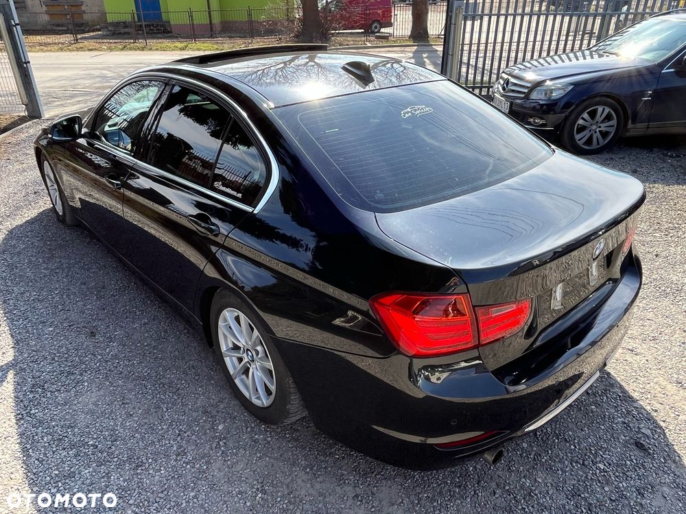BMW Seria 3 318d xDrive M Sport - 32