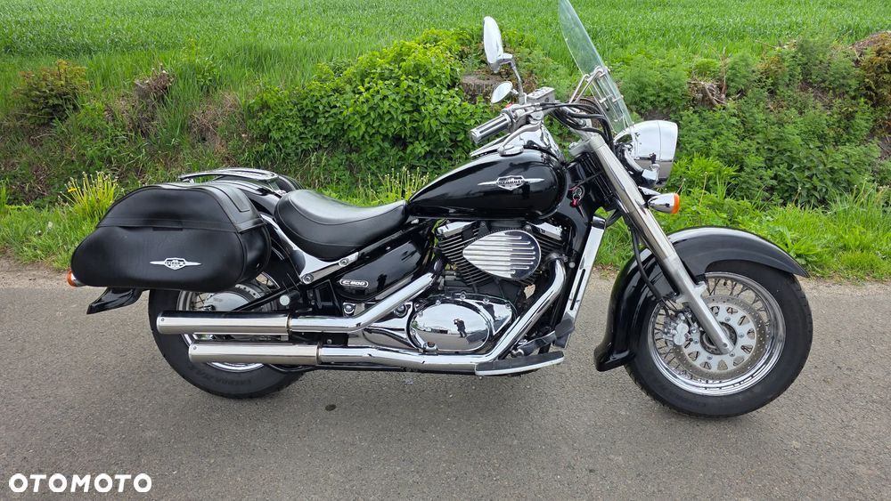 Suzuki Intruder - 1