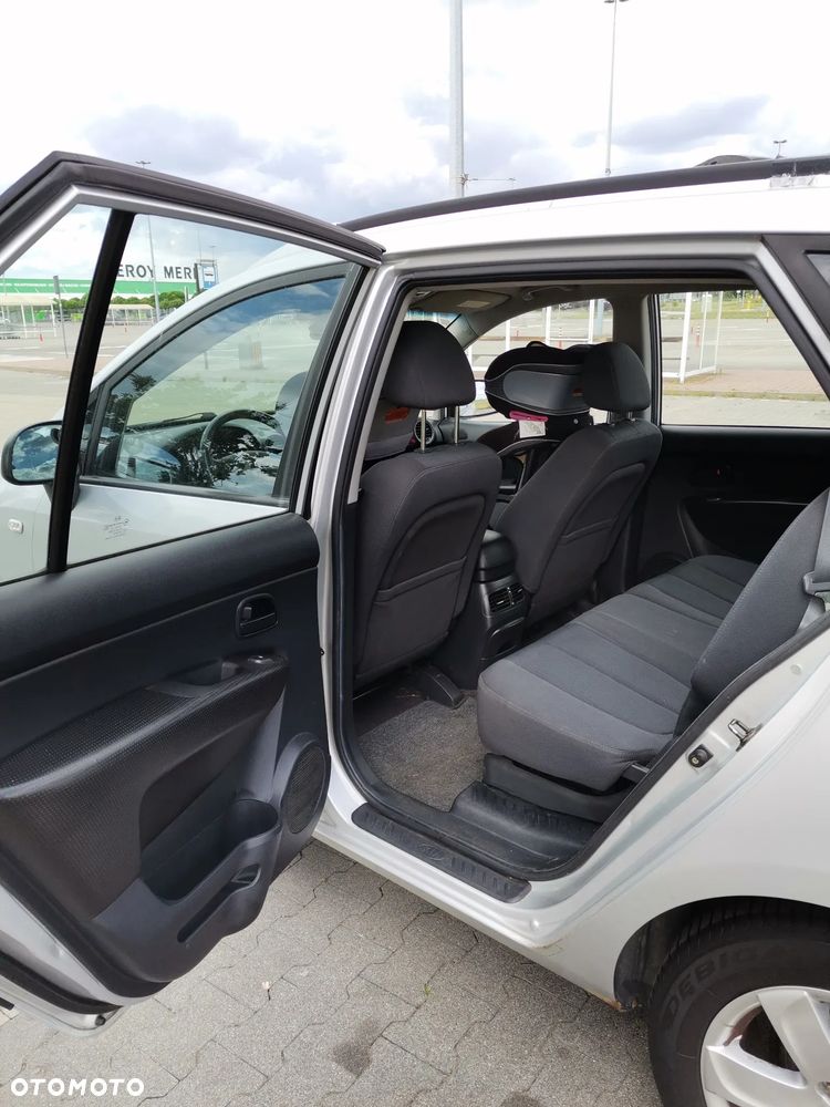 Kia Carens - 16