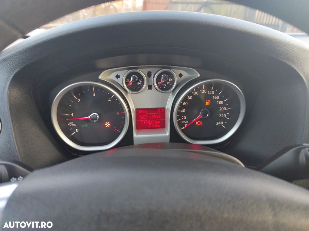 Ford Focus 1.6 TDCI DPF Titanium - 8