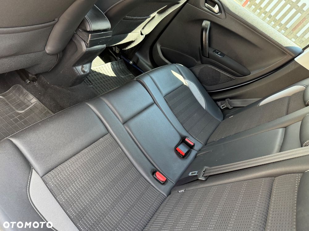 Peugeot 2008 1.6 e-HDi Allure S&S - 10