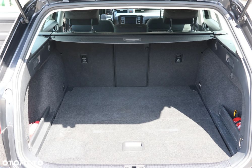 Volkswagen Passat Variant 2.0 TDI EVO Elegance DSG - 15