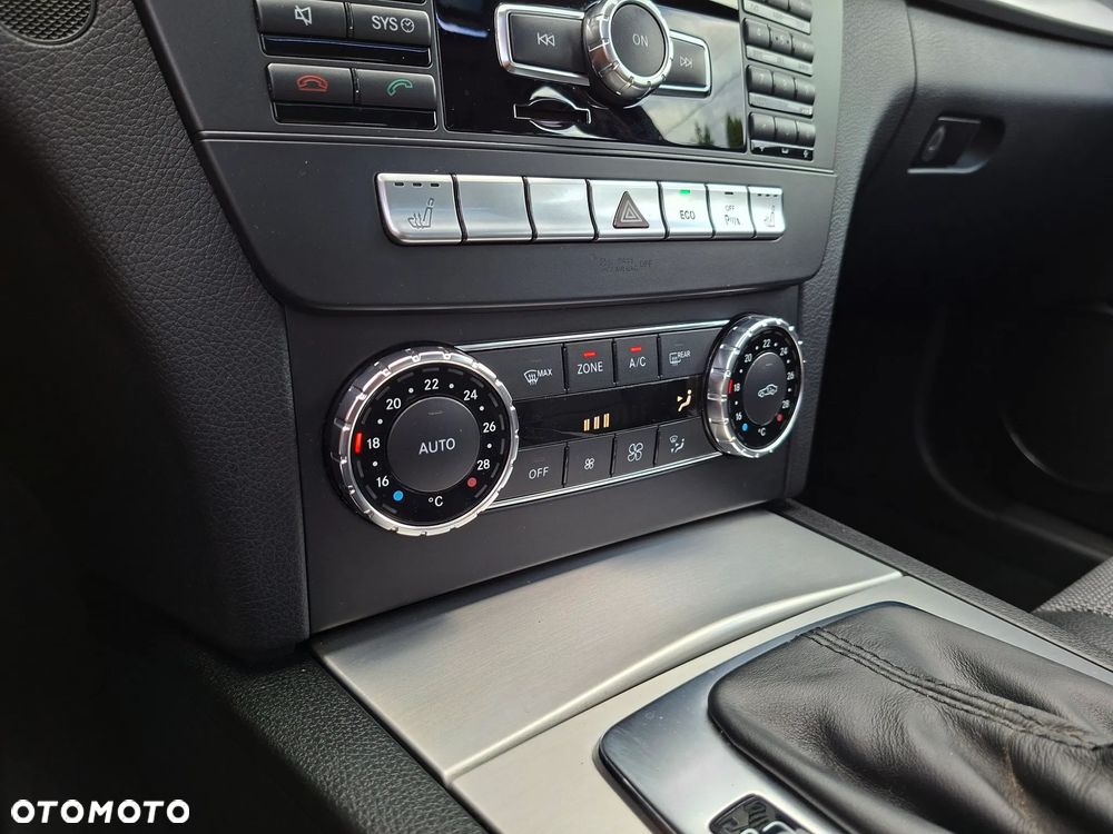 Mercedes-Benz Klasa C 180 CGI Automatik BlueEFFICIENCY Avantgarde - 29