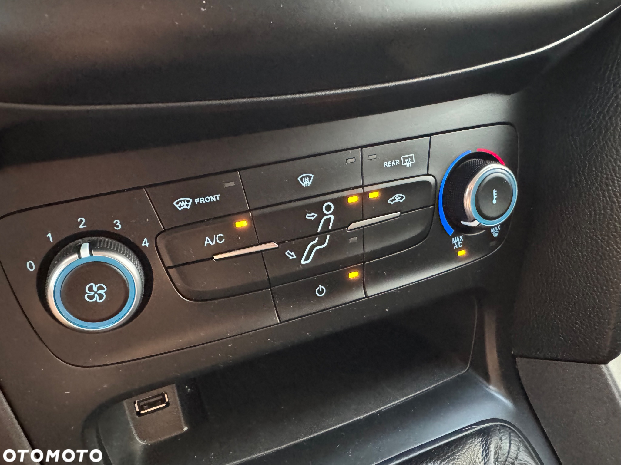 Ford Focus 1.5 EcoBoost Active - 19