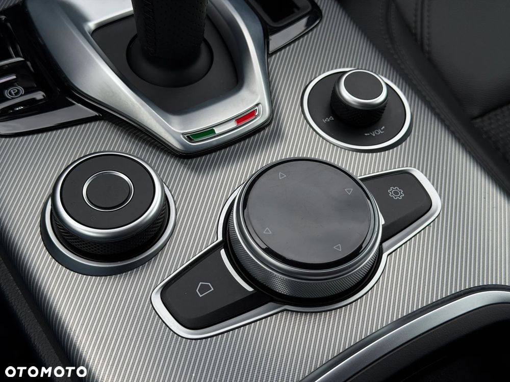 Alfa Romeo Stelvio 2.0 Turbo Q4 - 24