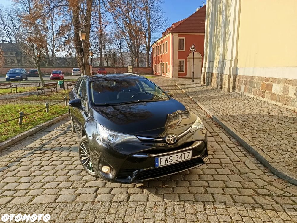 Toyota Avensis 1.8 Premium - 23