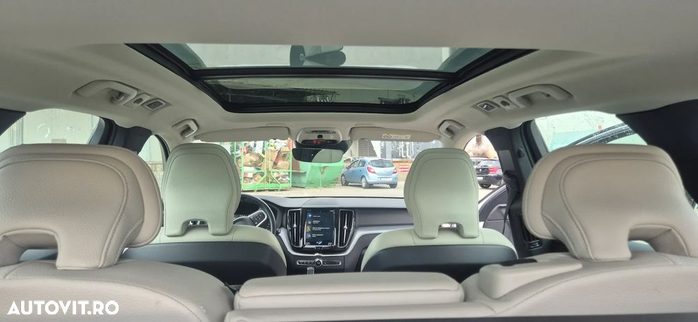 Volvo XC 60 B4 MHEV AWD Momentum - 9