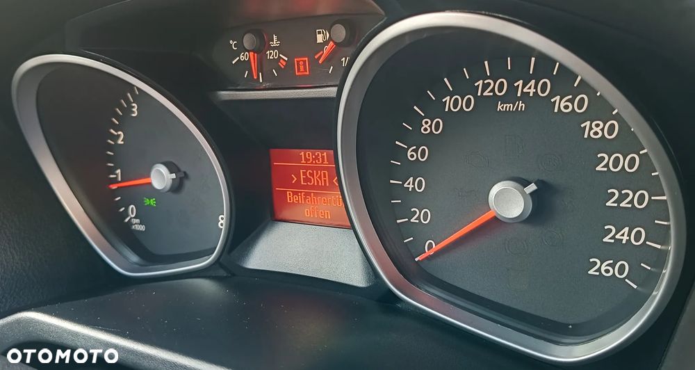 Ford Mondeo 2.0 Ambiente - 29