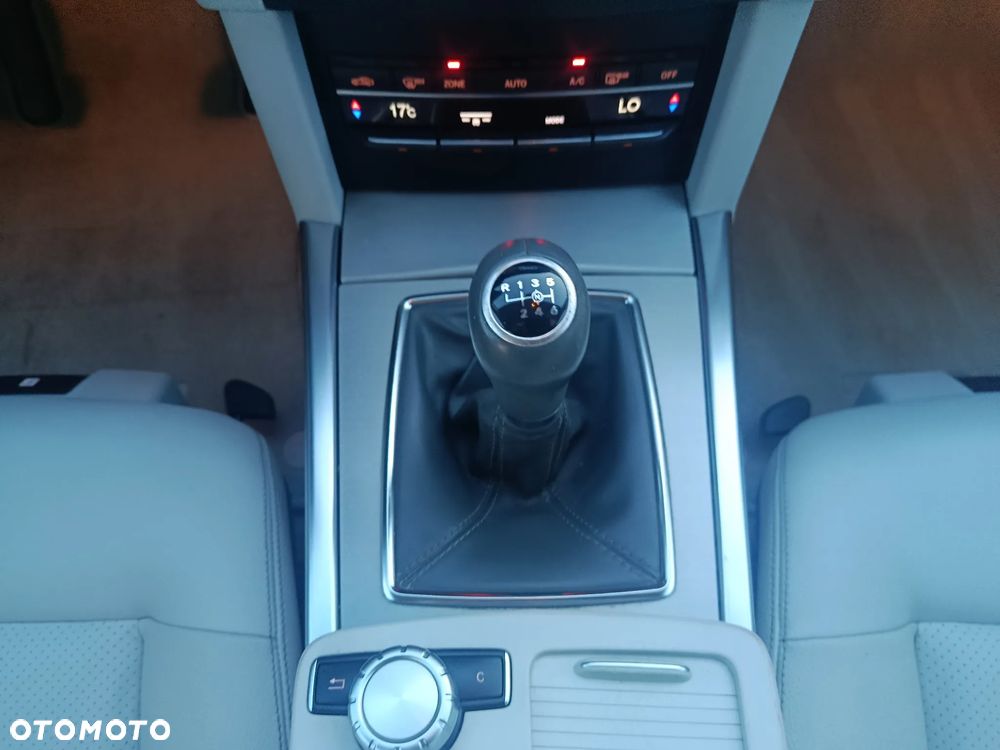 Mercedes-Benz Klasa E 220 CDI BlueEff - 29