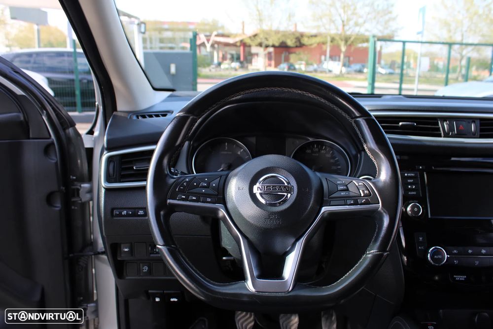 Nissan Qashqai 1.5 dCi N-Connecta J18 - 13