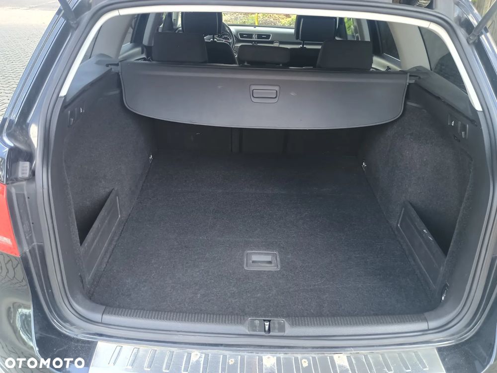 Volkswagen Passat 2.0 TDI DSG Comfortline - 11
