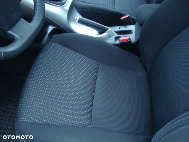 Kia Rio - 33