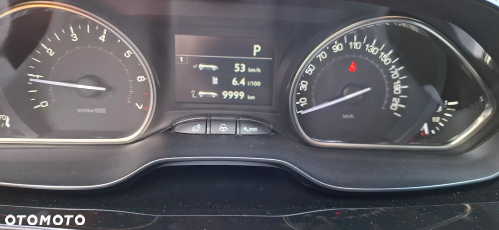 Peugeot 2008 1.2 Pure Tech GPF Allure S&S EAT6 - 28