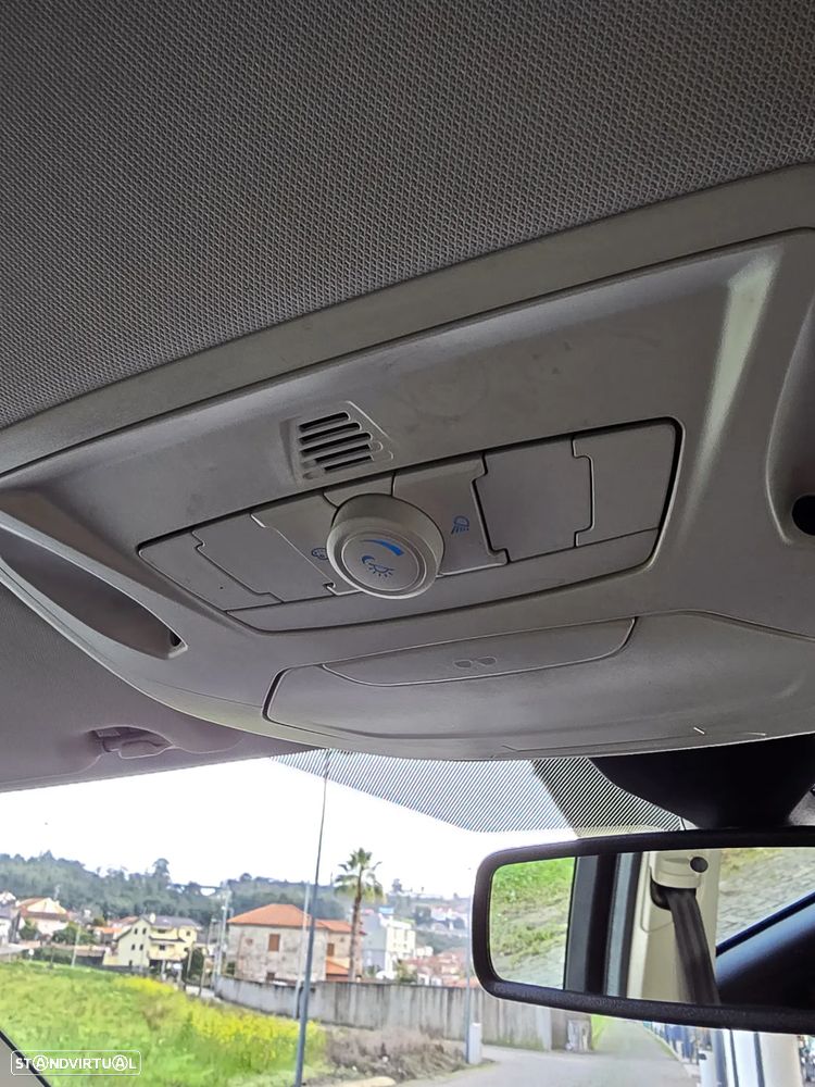 Ford Focus SW 1.0 EcoBoost S&S ST-Line - 22