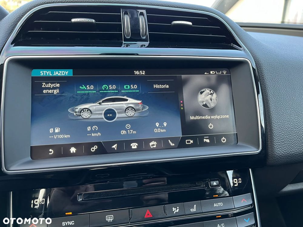 Jaguar XE 2.0 T Portfolio - 31