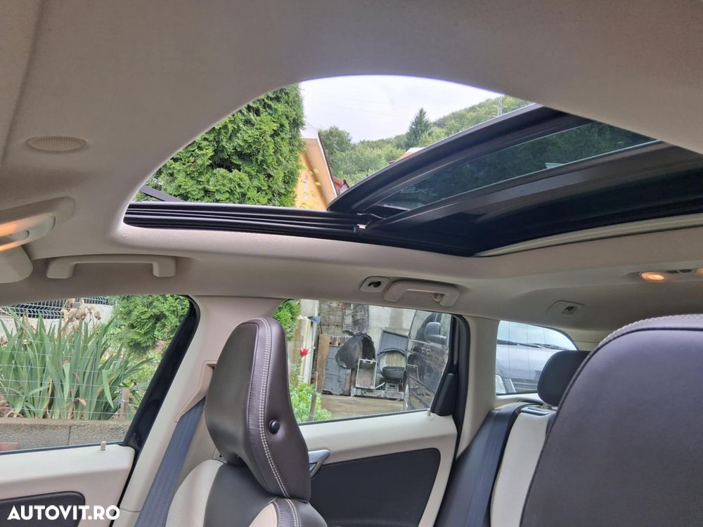 Volvo XC 60 D5 AWD Aut. Summum - 11