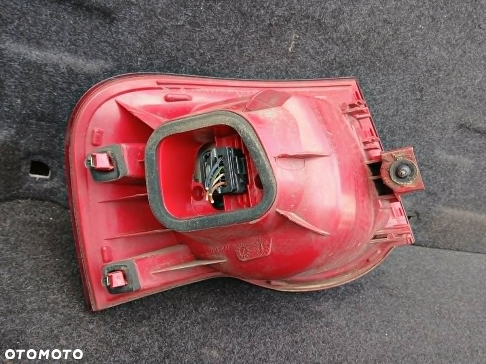 Volkswagen Passat B6 kombi lampa tylna lewa, prawa - 5