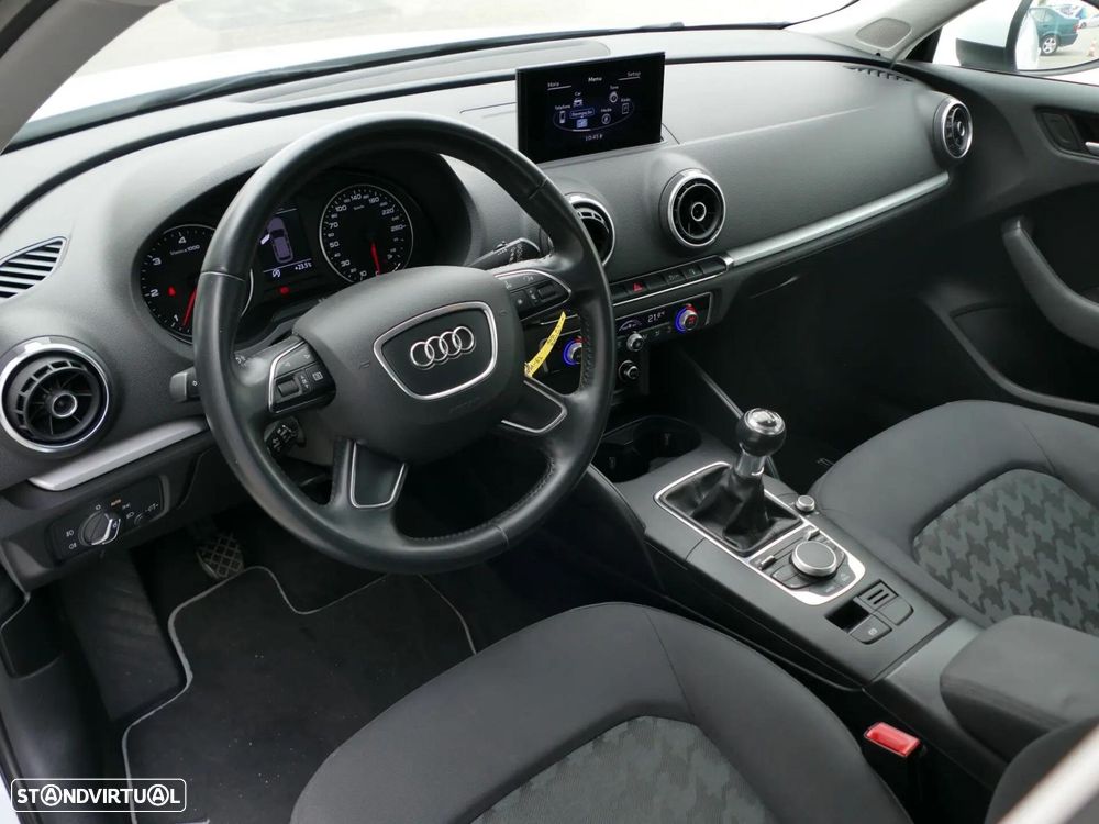 Audi A3 Sportback 1.6 TDI Advance Ultra - 24