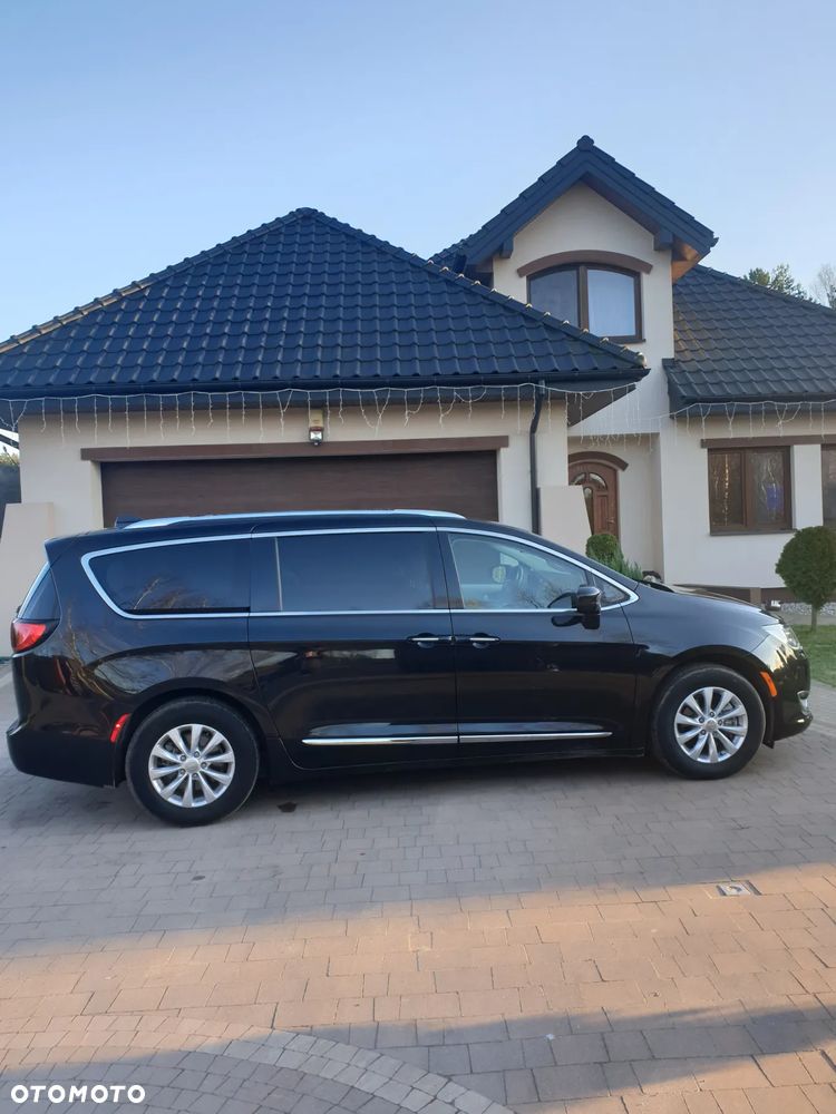 Chrysler Pacifica - 4