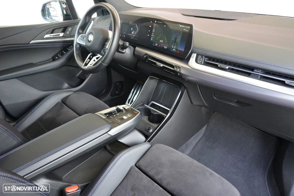 BMW 218 Active Tourer i Pack Desportivo M Auto - 29