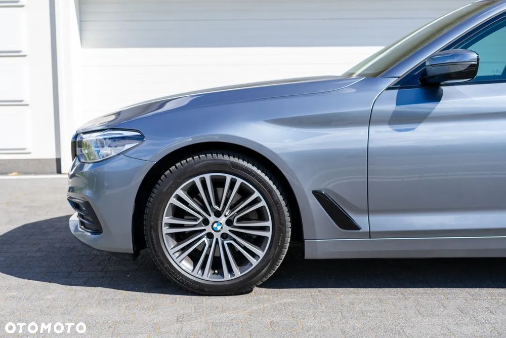 BMW Seria 5 520d M Sport Edition - 16