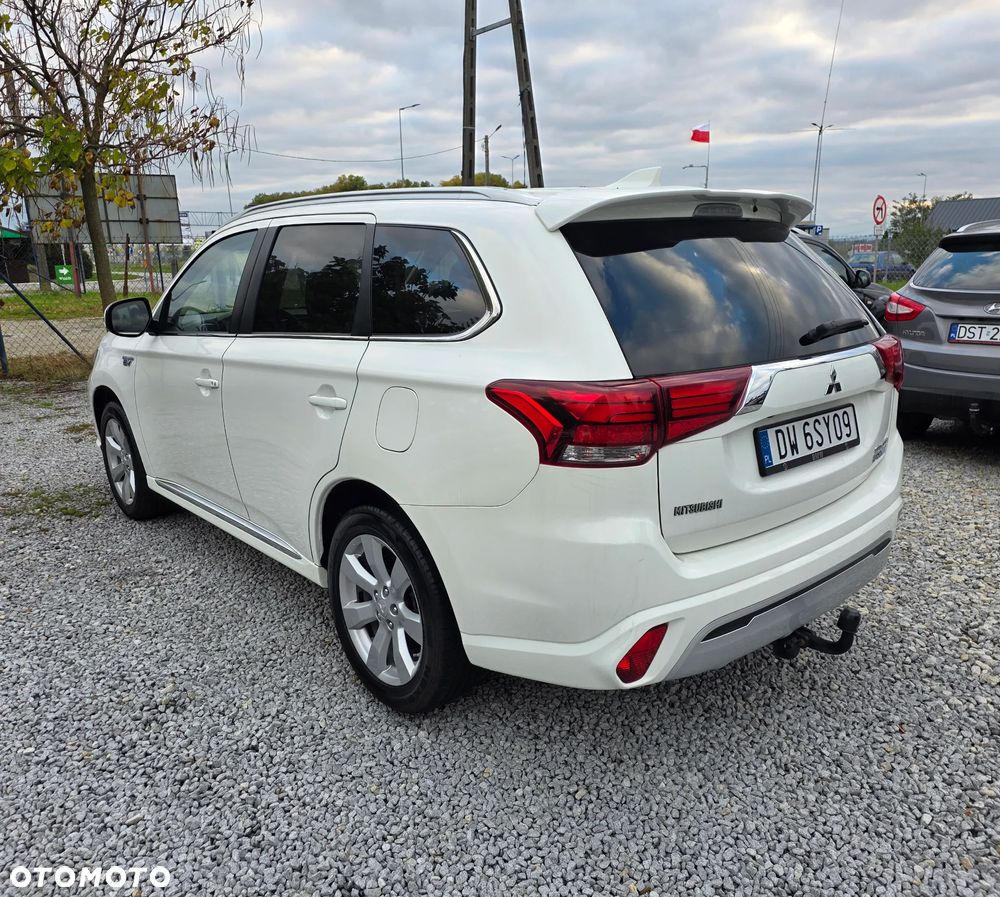 Mitsubishi Outlander 2.4 4WD Plug-In Hybrid Diamant - 3