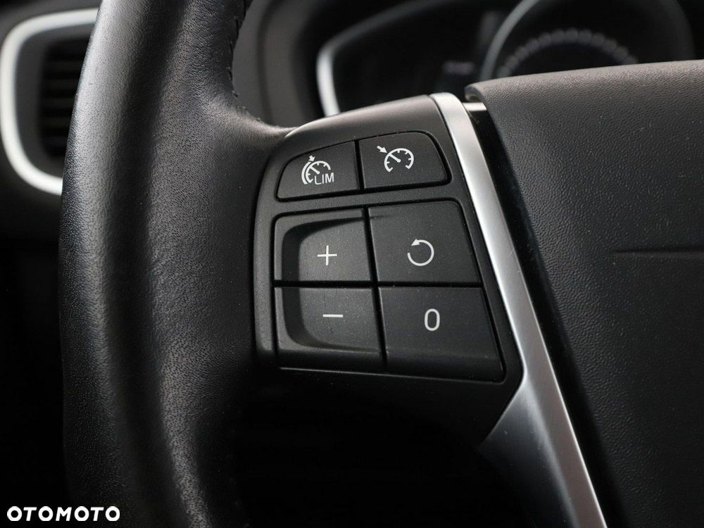 Volvo V40 T2 Momentum - 31