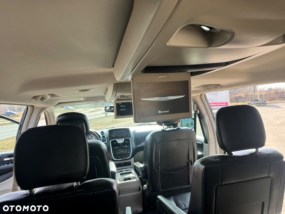 Chrysler Town & Country 3.6 Limited - 19