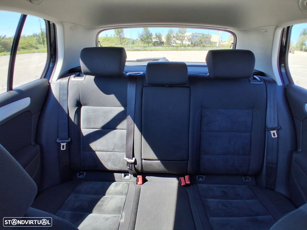 VW Golf 1.6 TDi Highline DSG - 16