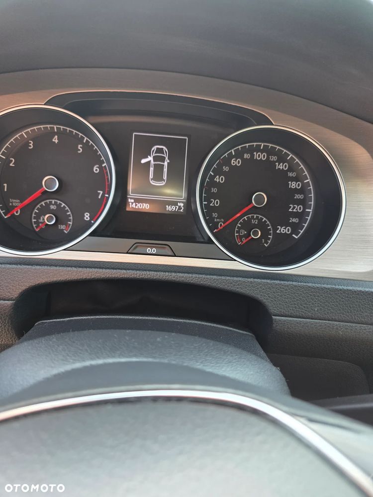 Volkswagen Golf - 23