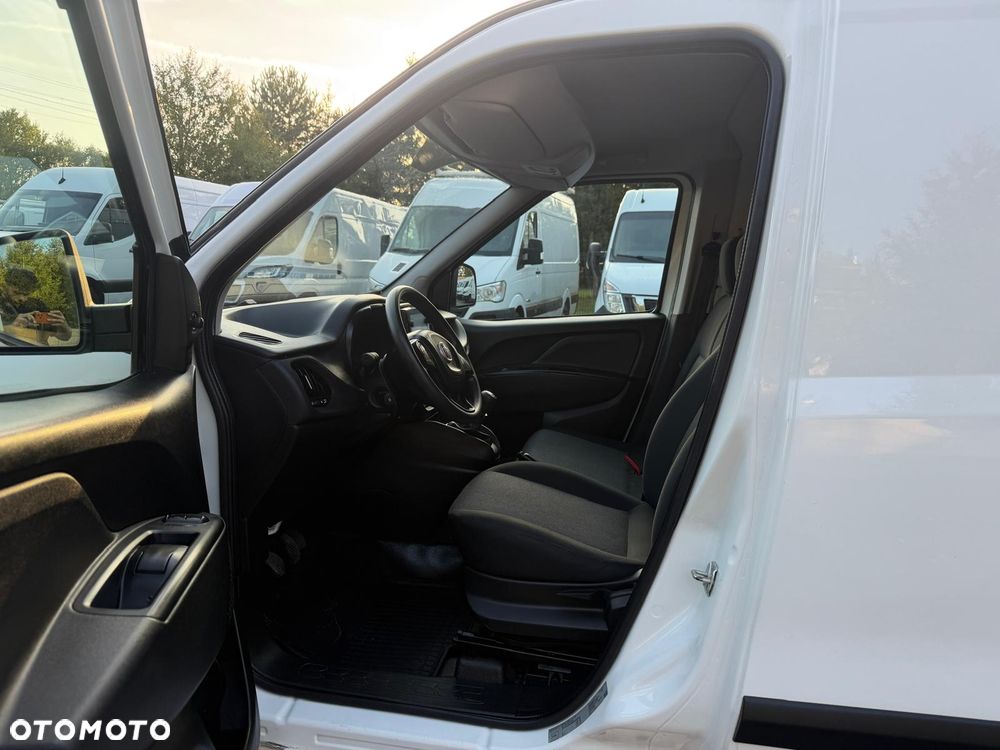 Fiat DOBLO / 1.6D / FV23% / NAJBOGATSZA WERSJA / 3 OSOBOWY / NAVI / CARPLAY - 16