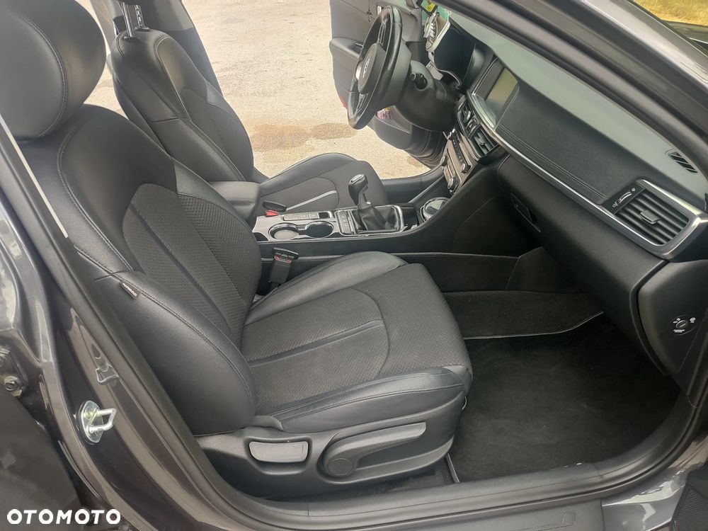 Kia Optima 2.0 M - 11