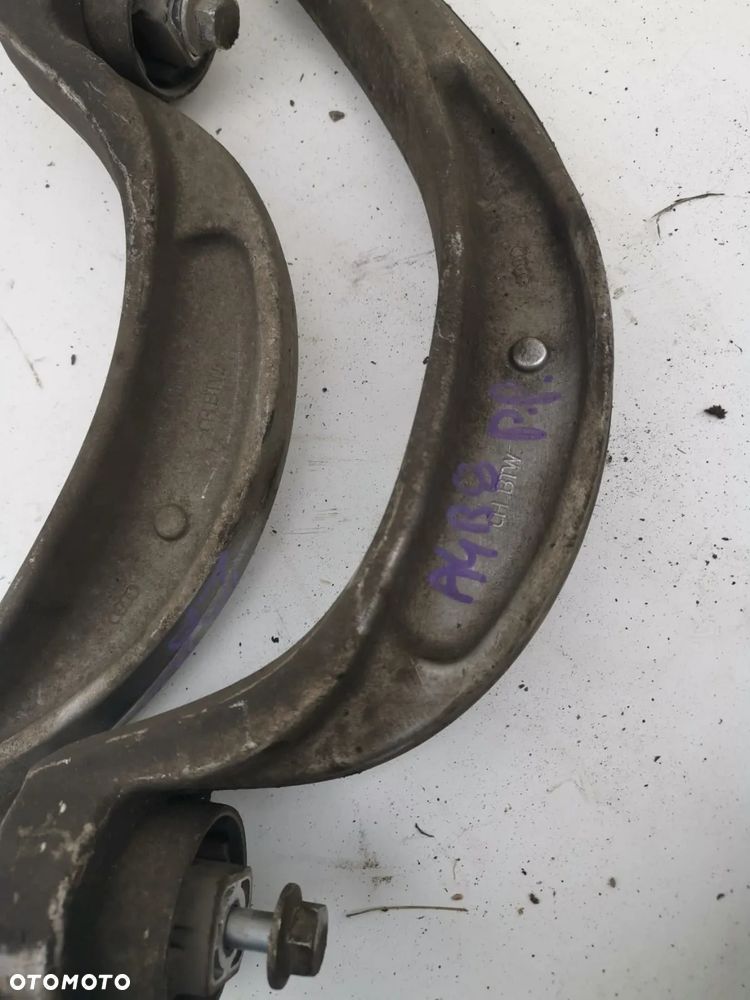 A4 B8 WAHACZ DOLNY LEWY PRAWY PRZEDNI BANAN - 2