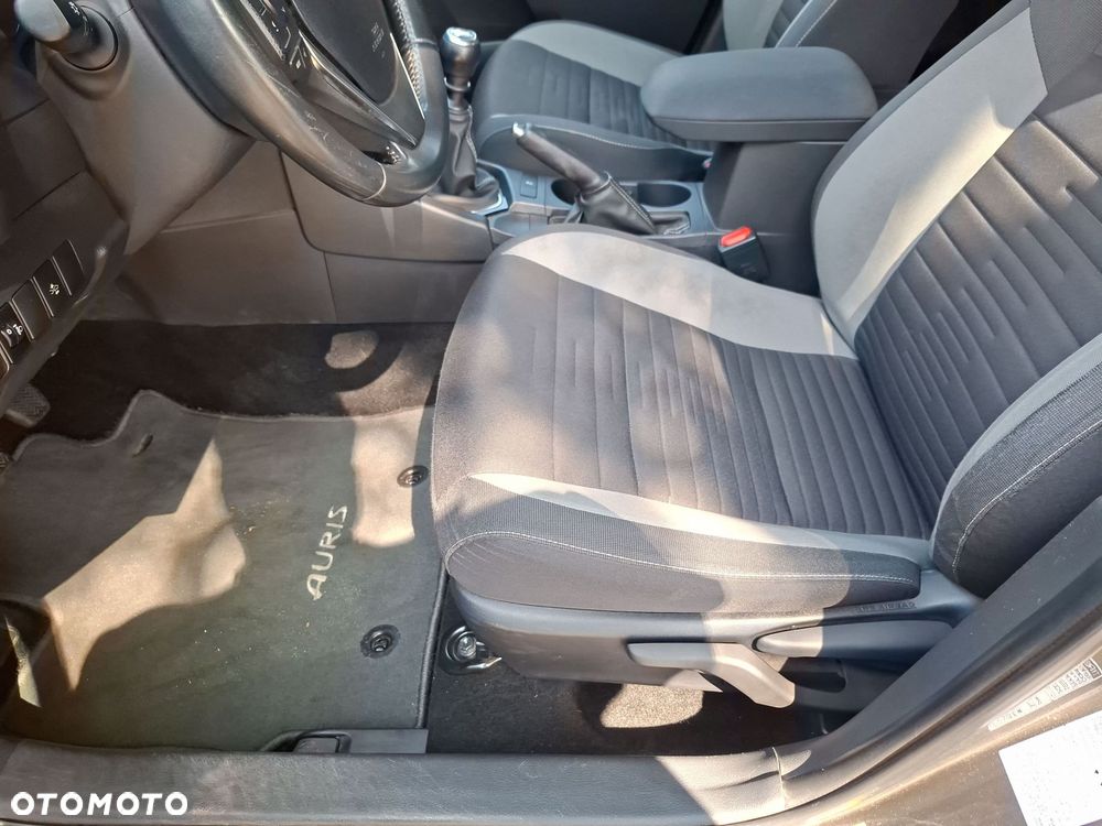 Toyota Auris - 11