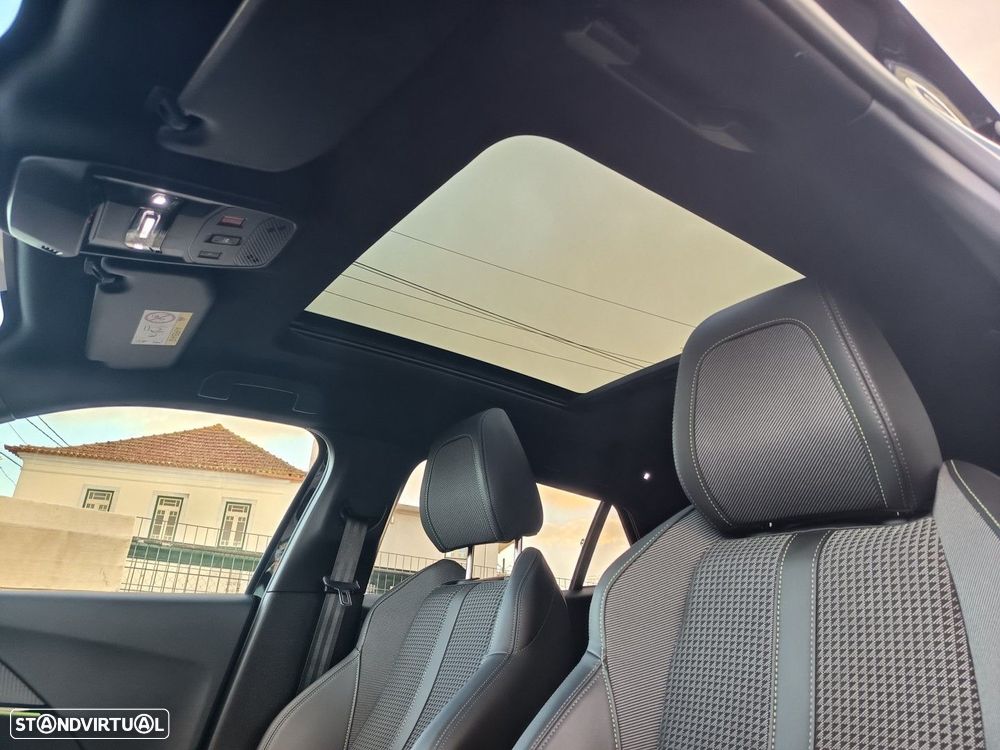 Peugeot e-2008 50 kWh GT - 16