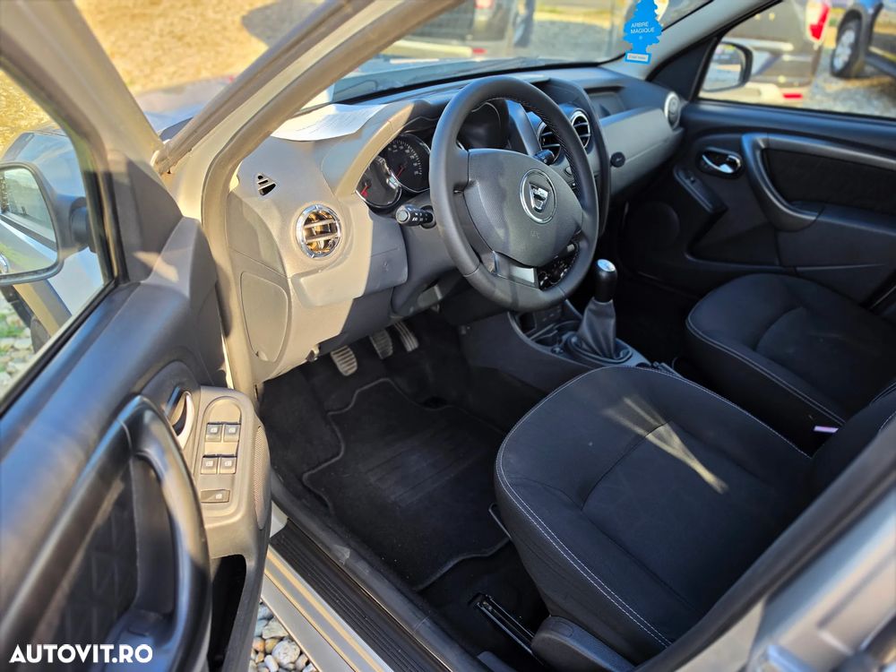 Dacia Duster 1.6 4x2 Laureate - 11