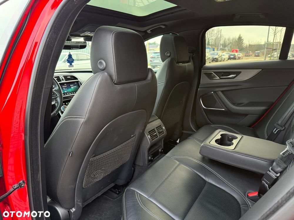 Jaguar XE 2.0 D180 R-Dynamic SE - 12