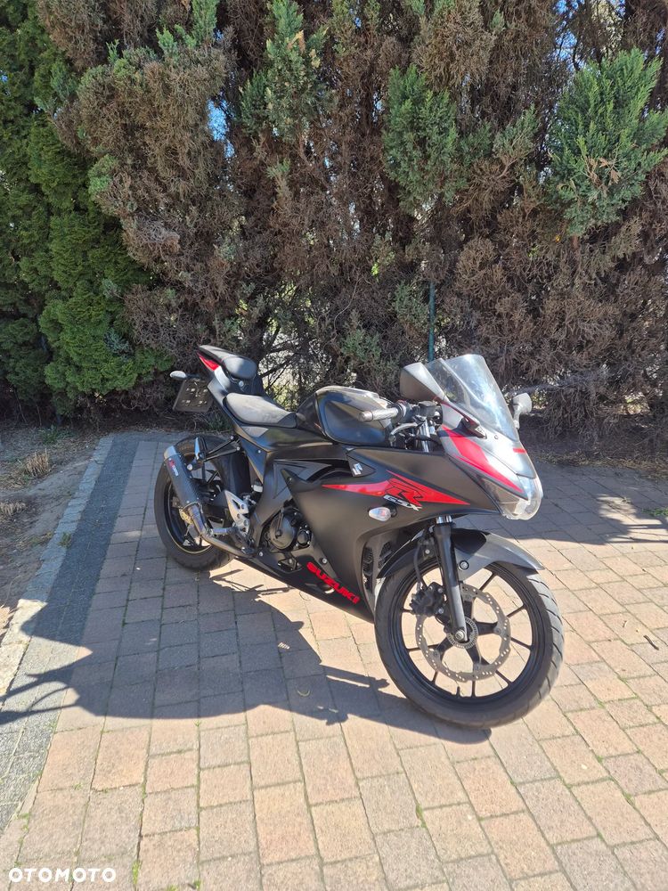 Suzuki GSX - 28