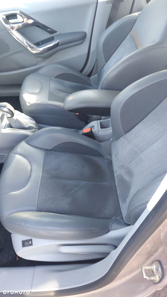 Peugeot 208 1.6 VTi Allure - 2