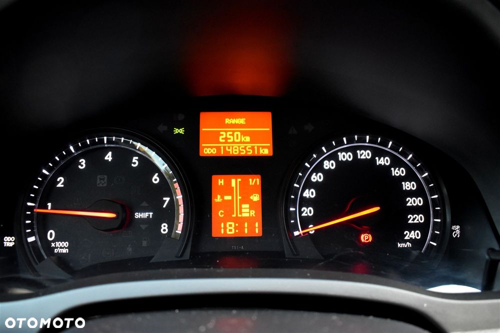 Toyota Avensis 1.8 Sol NAVI - 32