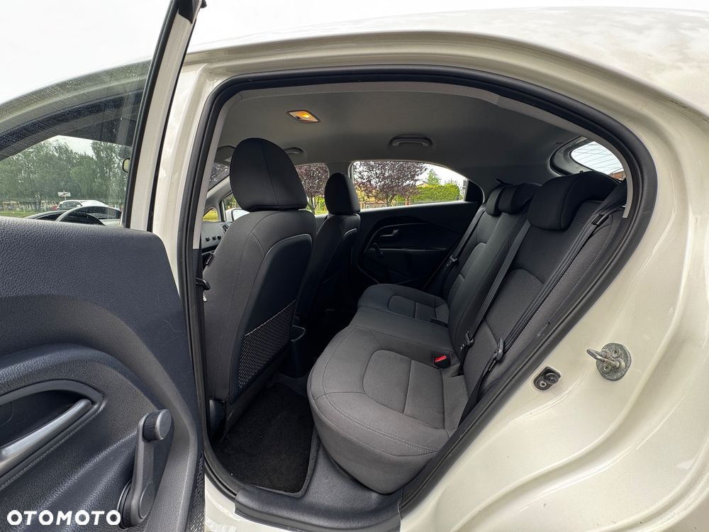 Kia Rio 1.4 L - 25