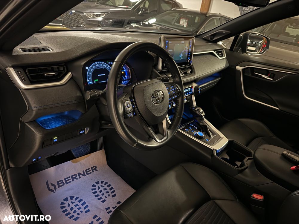 Toyota RAV4 2.5 4x4 Hybrid Team Deutschland - 7