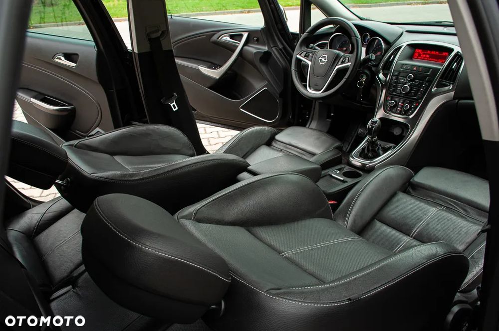 Opel Astra 1.6 Turbo Edition - 24