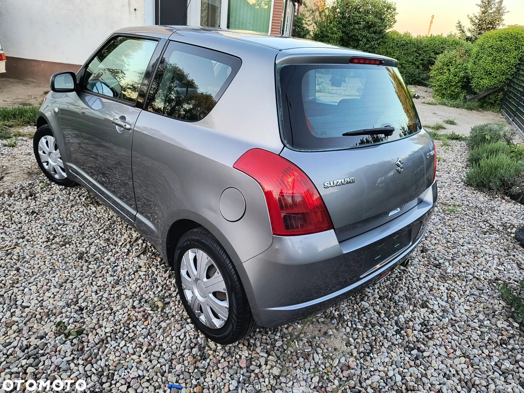 Suzuki Swift - 1