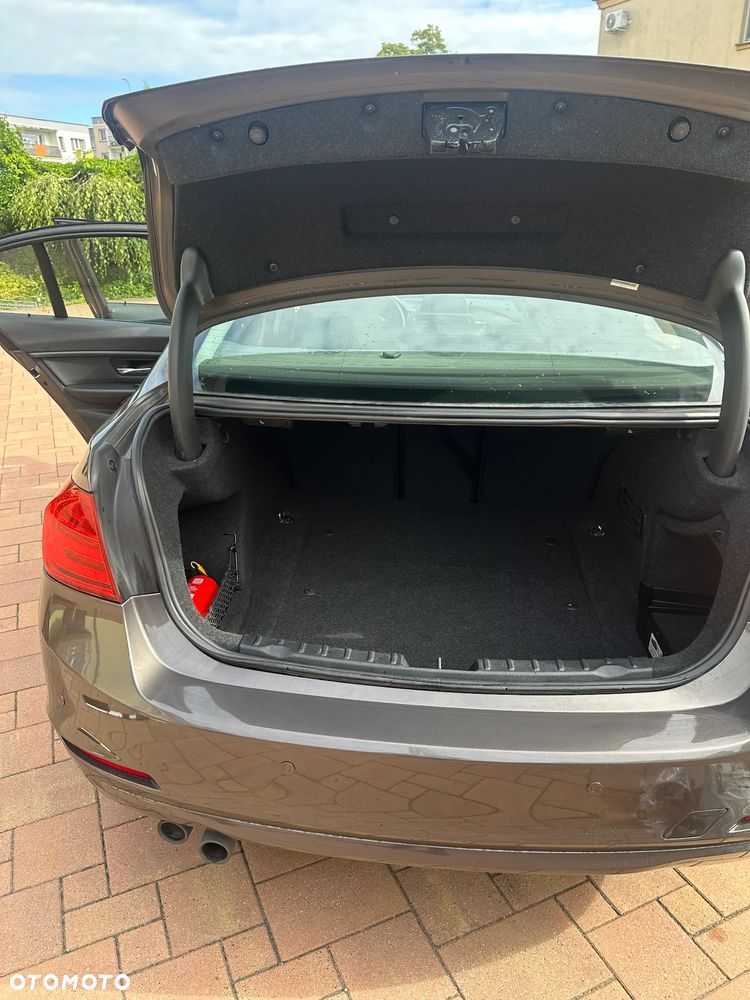 BMW Seria 3 328i xDrive - 31